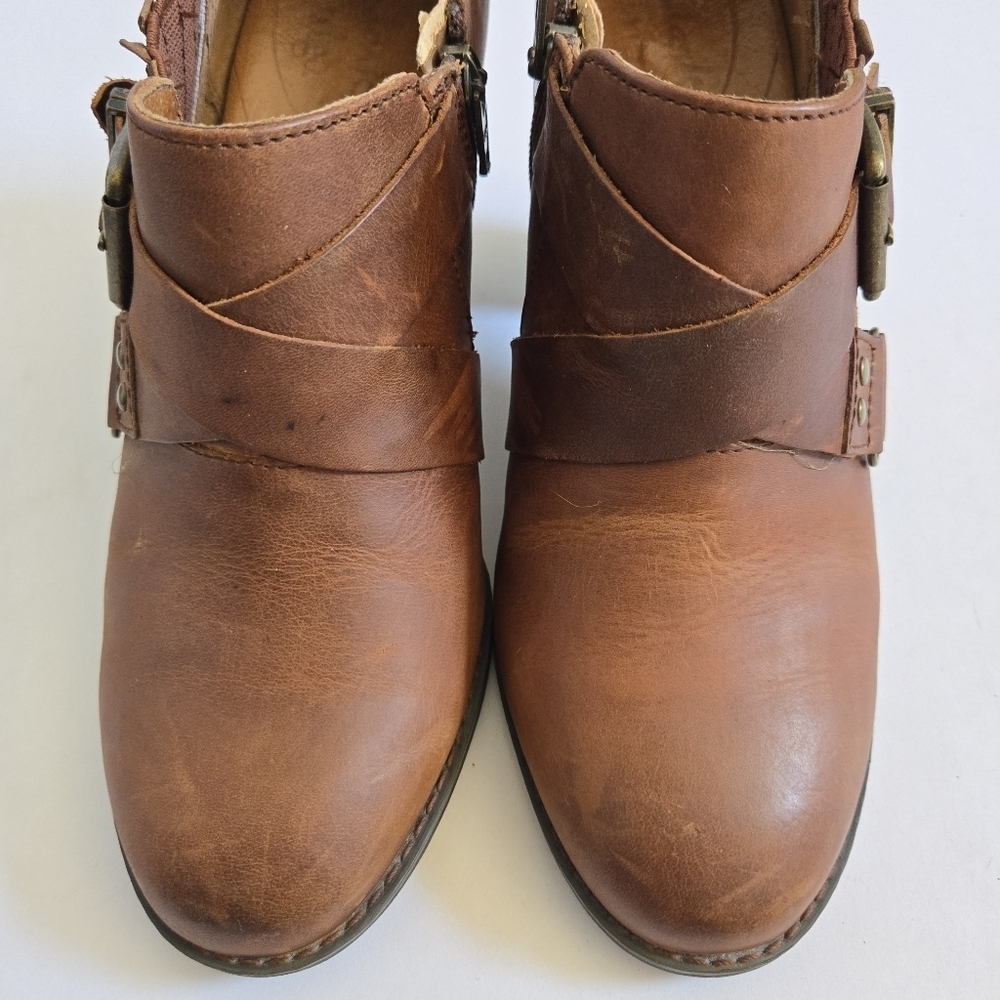 Clarks Indigo Brown Leather Side Zip heeled Booties sz 8 - Picture 2 of 8